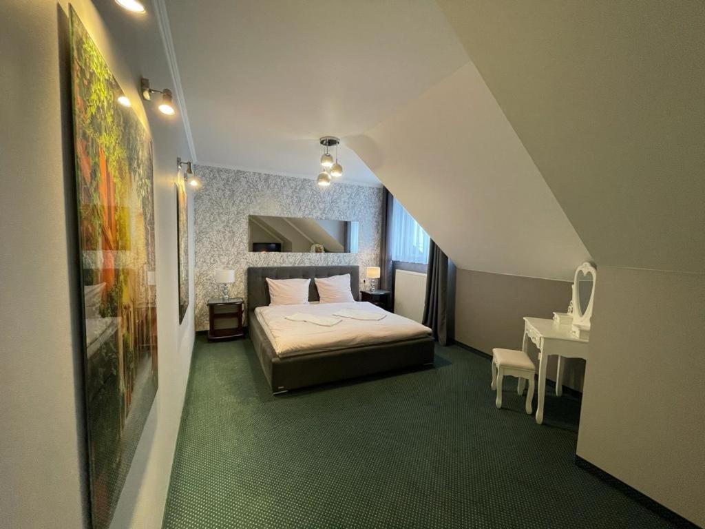 Hotel Fox Wolbórz Екстериор снимка