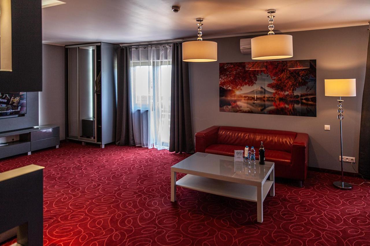 Hotel Fox Wolbórz Екстериор снимка